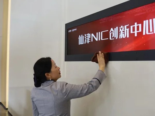惠州新装修写字楼开荒：玻璃胶痕、环氧地坪与弱电间的四个坑
